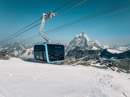 El nuevo telecabina Matterhorn Alpine Crossing, en la estación suiza de Zermatt.