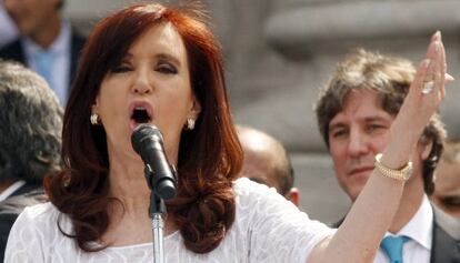 Argentina's President Cristina Fernandez de Kirchner speaks next to Vice President Amado Boudou outside the Argentine Congress after the opening session of the 132nd legislative term of Congress in Buenos Aires, March 1, 2014. REUTERS/Agustin Marcarian (ARGENTINA - Tags: POLITICS)