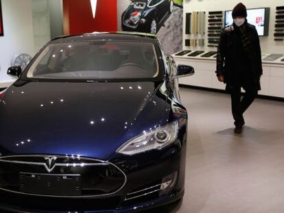 Veh&iacute;culo el&eacute;ctrico de la marca Tesla