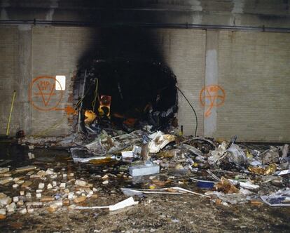 Imagen de los daños ocasionados en una pared interior después de que el vuelo 77 de American Airlines impactase contra las instalaciones del Pentágono.