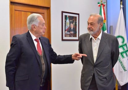 Manuel Barlett Díaz y Carlos Slim