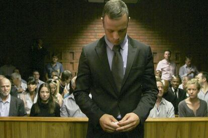 Oscar Pistorius, ante el juez tras su detenci&oacute;n.