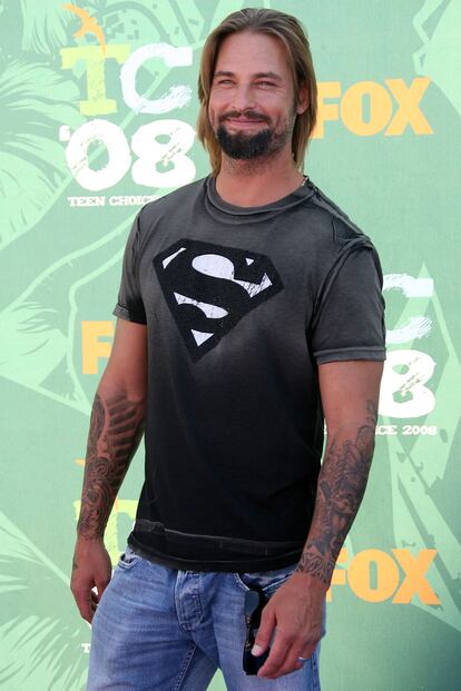 Superman sigue siendo un recurso a la hora de vestir, o al menos para Josh Holloway.