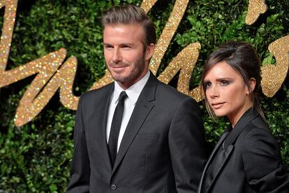 David y Victoria Beckham

Como diría el maestro, nos sobran los motivos. Sintetizaremos diciendo que hace mucho tiempo que trascendieron de sus respectivos campos profesionales para erigirse como el matrimonio (duradero) más famoso de lo que llevamos de siglo.