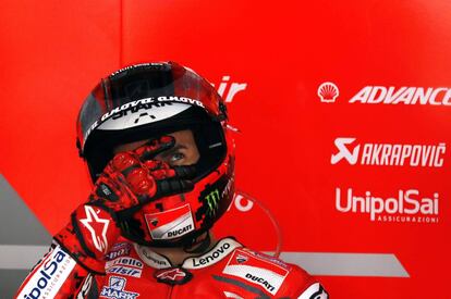 Jorge Lorenzo se prepara para salir a la pista en Motegi.