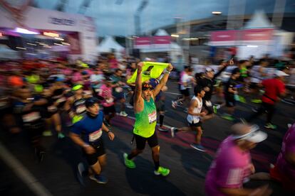 El arranque del maratón de Ciudad de México, este domingo, desde el estadio Olímpico Universitario.