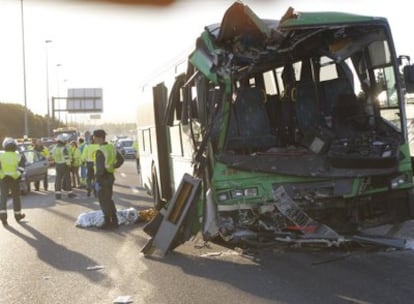 Accidente de autobús en la A-6, cerca de Torrelodones.