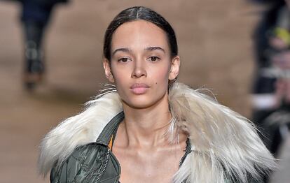 Nandy Nicodeme. Descubierta durante un concierto de Justin Bieber. Debut en el desfile masculino de Prada o-i 2017-2018.