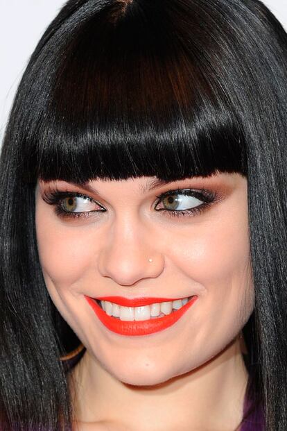 La cantante Jessie J siempre se maquilla de una manera tan excesiva como ella misma. Sus pestañas postizas no podían ser menos.