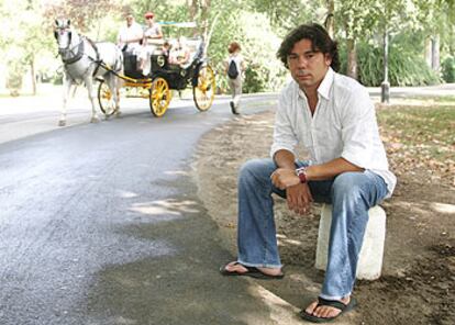 Miguel Poveda, en el parque de María Luisa de Sevilla.