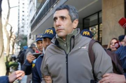 O número dois do ministério de Planejamento durante o kirchnerismo, Roberto Baratta, detido pela polícia.