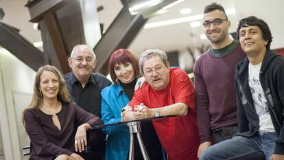 Martha Cant&uacute;, gerente comercial del FCE; Benito Taibo, escritor mexicano, Marisol Schulz, directora de la FIL, Paco Ignacio Taibo, escritor mexicano, Eduardo Rabasa y Felipe Rosete, editores de Sexto Piso. 