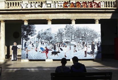 Uno de los paneles de la exposición 'Visca el carrer', que se expone en La Nau de Valencia.
