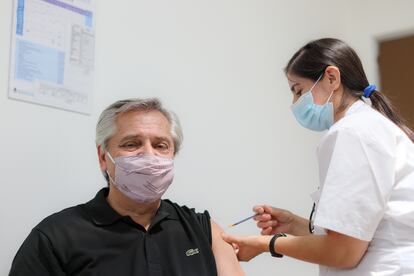 El presidente argentino, Alberto Fernández, se vacunó con Sputnik V en enero. Hace unos días anunció su positivo por coronavirus, aunque asintomático. 