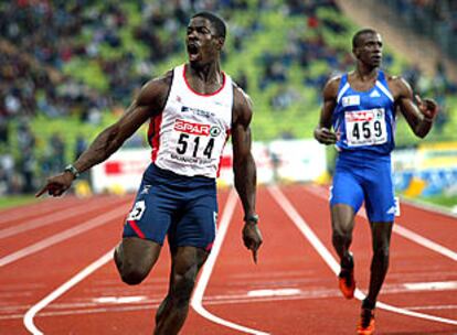 El británico Dwain Chambers canta su victoria inapelable en los 100 metros muniqueses.