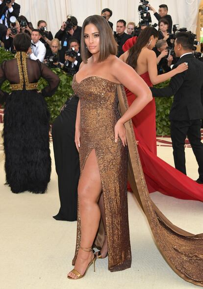 Ashley Graham con vestido palabra de honor de Prabal Gurung.