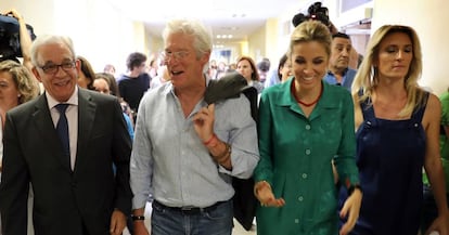 El actor Richard Gere presenta el programa 'El Retiro invade el Niño Jesús', en el Hospital Niño Jesús este martes.