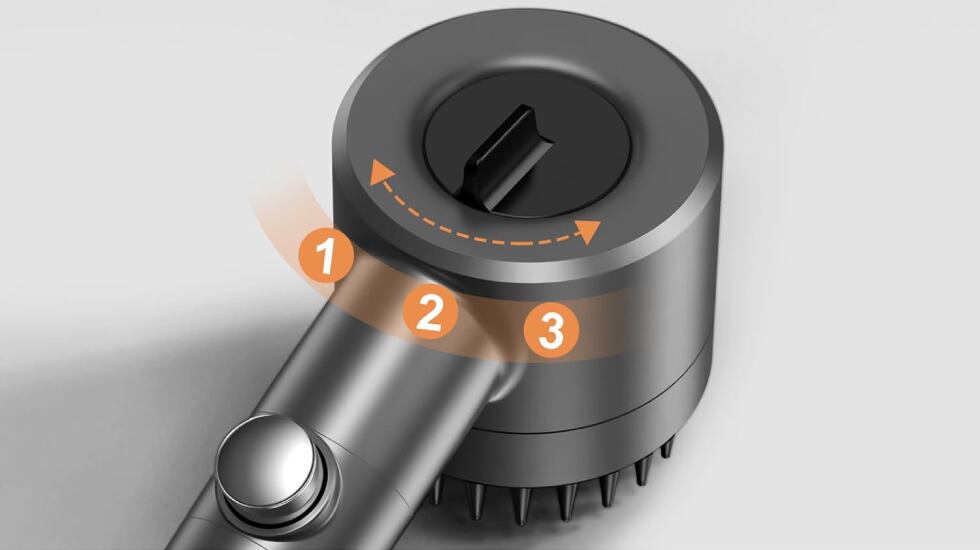 Esta alcachofa de ducha portátil tiene cuatro modos de rociado de agua.