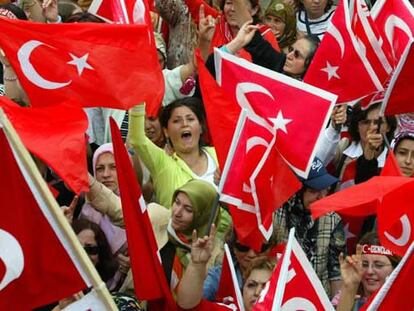 Un grupo de mujeres, en una manifestación nacionalista el pasado mes de octubre en Ankara.