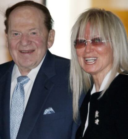 Sheldon Adelson y su mujer, Miriam Ochsorn, en junio de 2011.