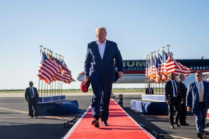 Donald Trump, en el aeropuerto de Waco, el pasado sábado.