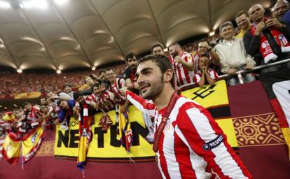 Adri&aacute;n L&oacute;pez celebrates after Atl&eacute;tico beat Athletic to the Europa League title in Bucharest.