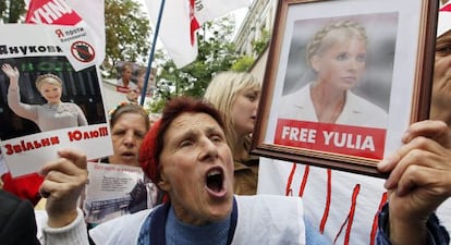 Partidarias de Timoshenko protestan por la pena impuesta por el Supremo.