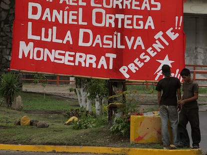 Una pancarta del Frente de Liberación Nacional Farabundo Martí en San Salvador, en 2009.