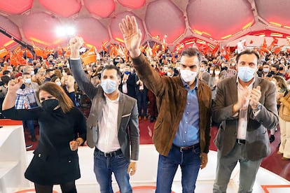 Luis Tudanca, Pedro Sánchez, Patricia Gómez Urbán y Óscar Puente durante el cierre de campaña del PSOE en Castilla y León.