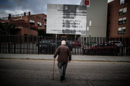 José Sereno llega a la residencia de Los Frailes, para su visita semanal de 20 minutos.