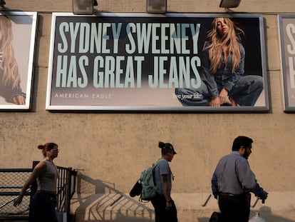 Campaña publicitaria de American Eagle utilizando como reclamo a la actriz Sydney Sweeney, en Nueva York, este lunes.