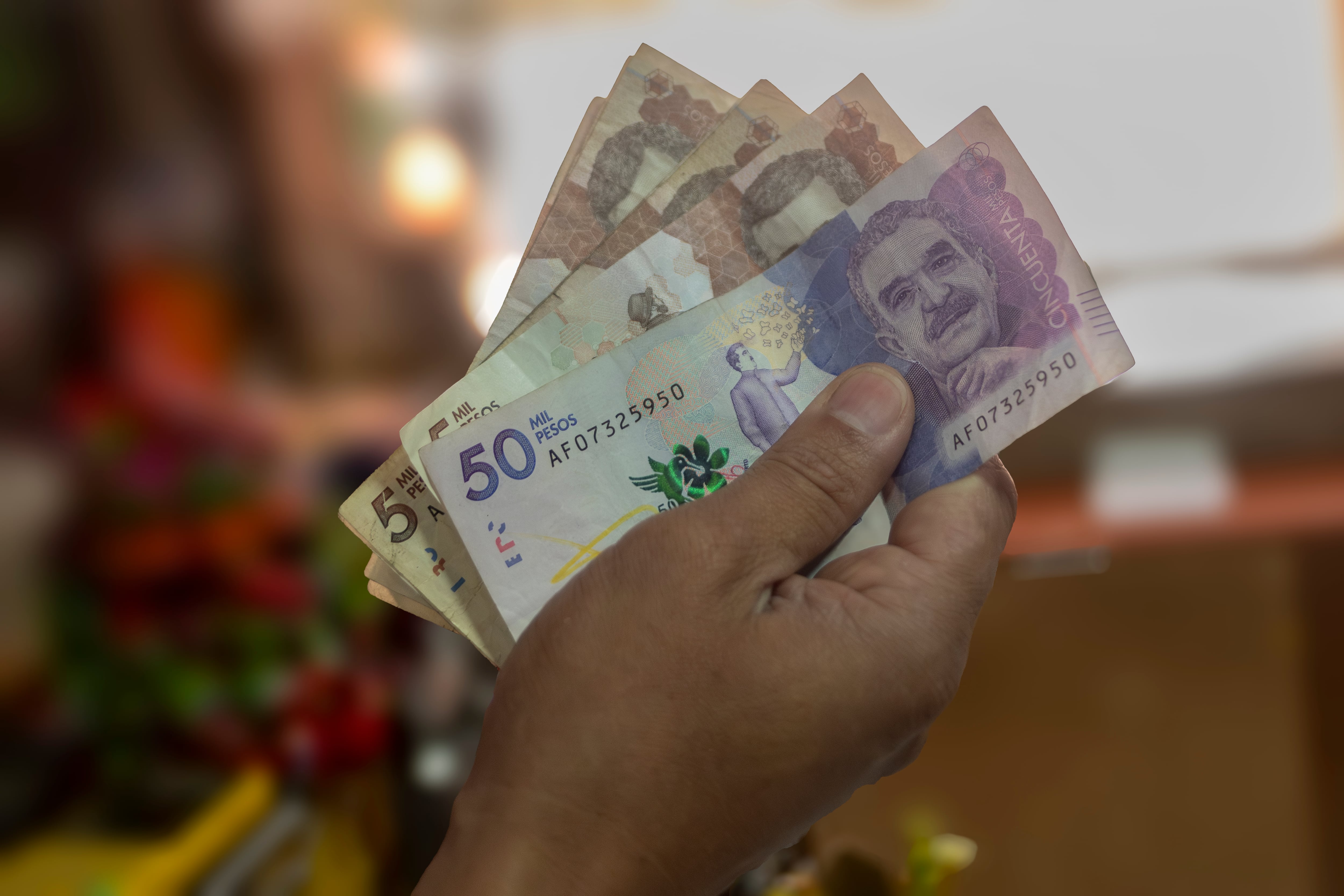 Colombia busca endeudarse afuera mientras el mundo presta cada vez más caro