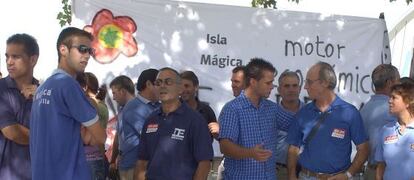 Trabajadores de Isla Mágica, durante una protesta.