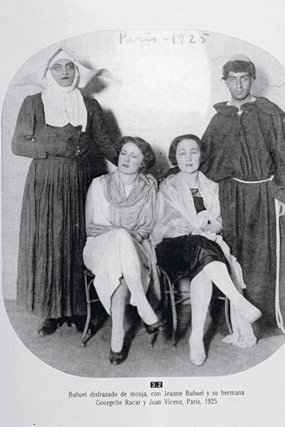 Luís Buñuel, vestido de monja junto a Jeanne y su hermana Georgette y Juan Vicens.