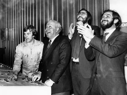 Valentín Alba, Polanco, Antonio Franco y Juan Luis Cebrián lanzan, en 1982, la edición catalana de EL PAÍS.