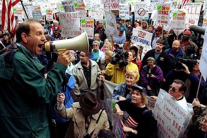 Imagen de archivo de una protesta de trabajadores de Boeing frente a la sede de la compañía en Seattle.