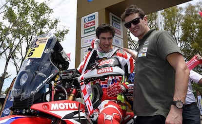 Marc Coma, con Joan Barreda.