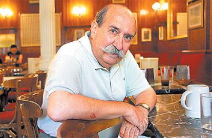 Antonio Gamero, en el Café Gijón, de Madrid.