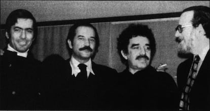 De izquierda a derecha, Mario Vargas Llosa, Carlos Fuentes, Gabriel García Márquez y José Donoso, en torno a 1970.