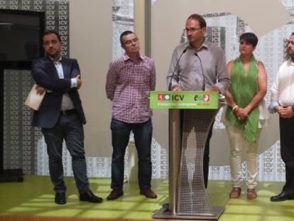 De izquierda a derecha, Fabian Mohedano, Jordi del Rio, Joan Herrera, Ana Pelaez, de Avancem, del Camp de Tarragona, y Joan Mena.