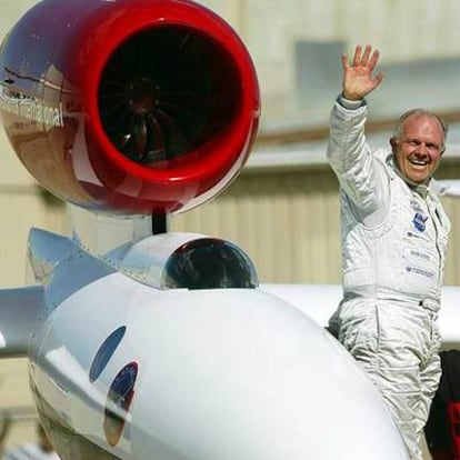 Steve Fosset, antes de subirse a su avión en 2005.