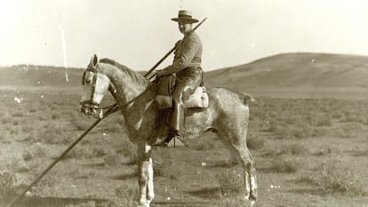 Joselito El Gallo, montado en la jaca Pandereta, regalo de la familia Miura.