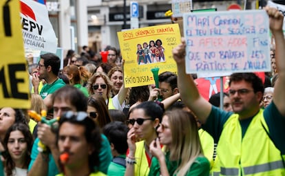 Teachers take over the center of Valencia in a massive demonstration on their fifth day of strike | Education