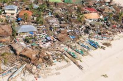 Edificios arrasados en Baladian en el municipio de Concepci&oacute;n, provincia de Iloilo,