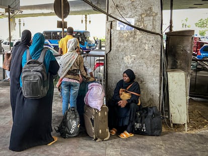 La familia Osman llega de Sudán a El Cairo, Egipto, en mayo de 2023.