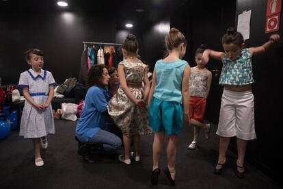 Desfile de moda infantil de mujeres de la Ca&ntilde;ada Real en el CaixaForum.