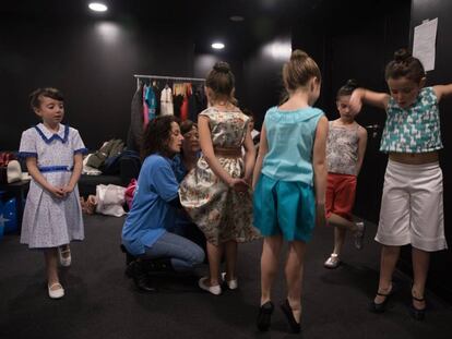 Desfile de moda infantil de mujeres de la Ca&ntilde;ada Real en el CaixaForum.