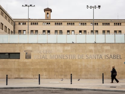 Fachada del colegio Reial Monestir de Santa Isabel, en Barcelona.