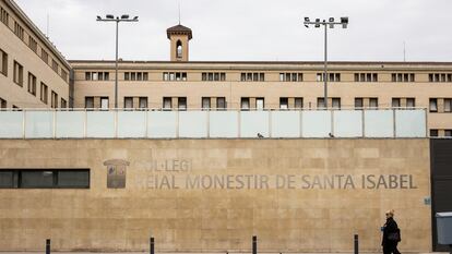 Fachada del colegio Reial Monestir de Santa Isabel, en Barcelona.