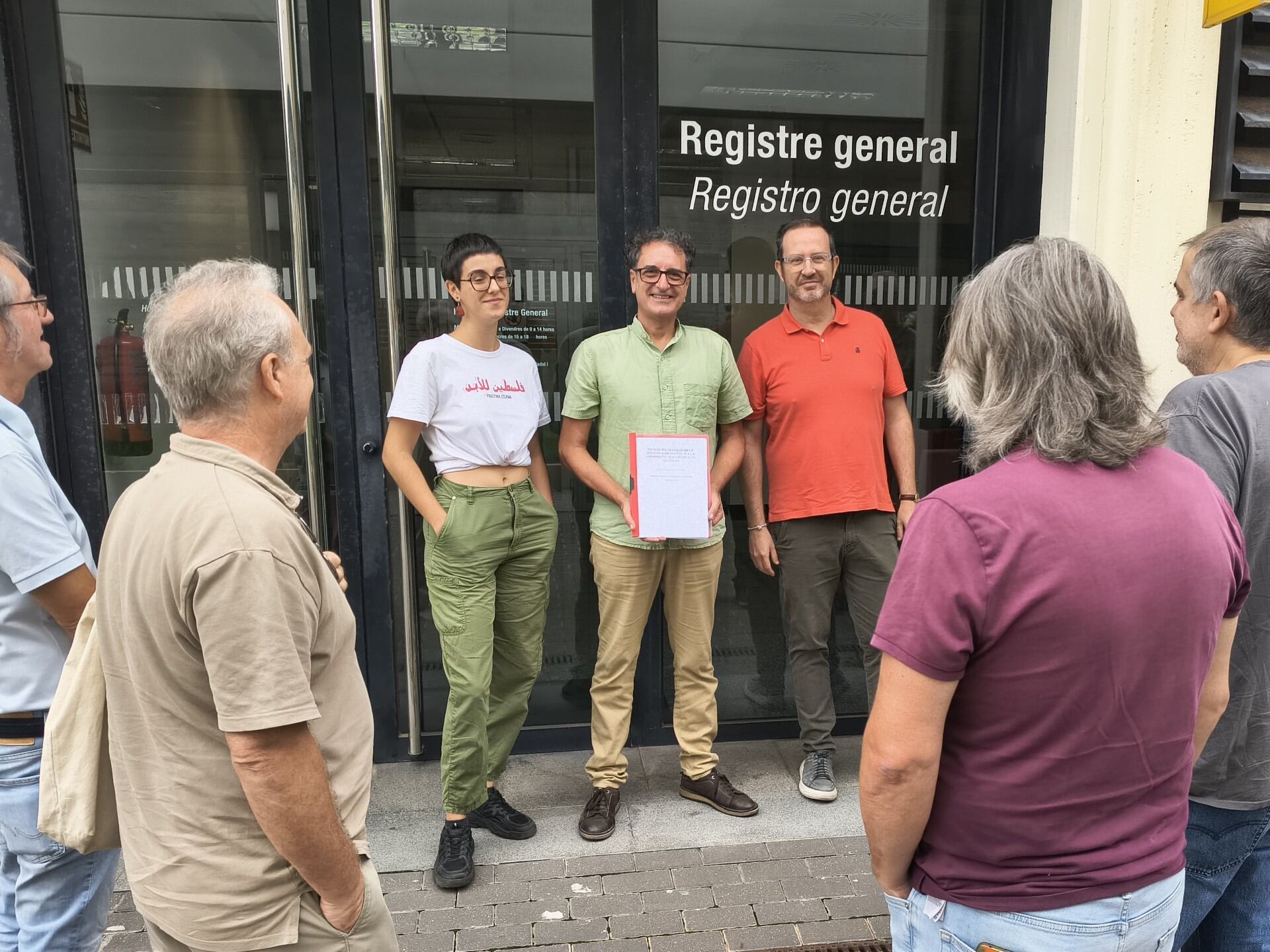 Acto de entrega de las firmas por el valenciano en la Politècnica de Valencia este martes, en una imagen cedida.